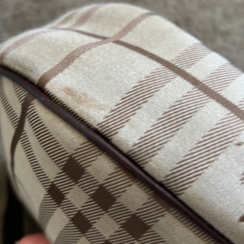 Authentic Vintage Burberry handbag like new. - Picture 5 of 11